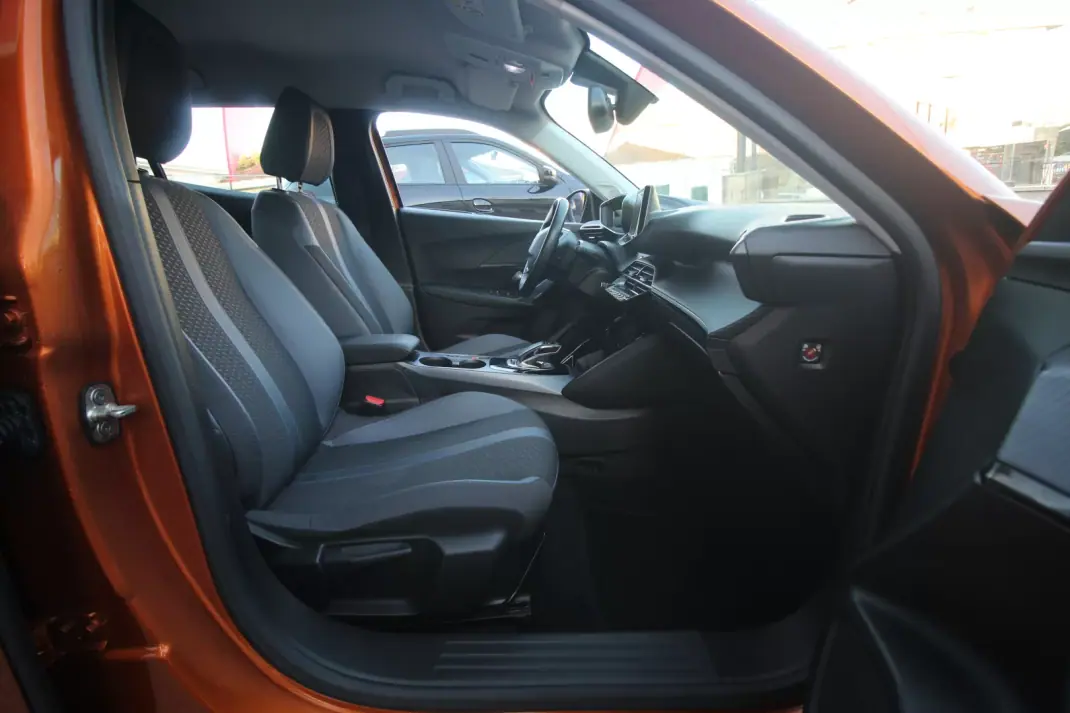 Peugeot e-2008 2020 - 19450 EUR, 54000 km - AUTO.MOTO.pt - 54000km - foto 27 de 41