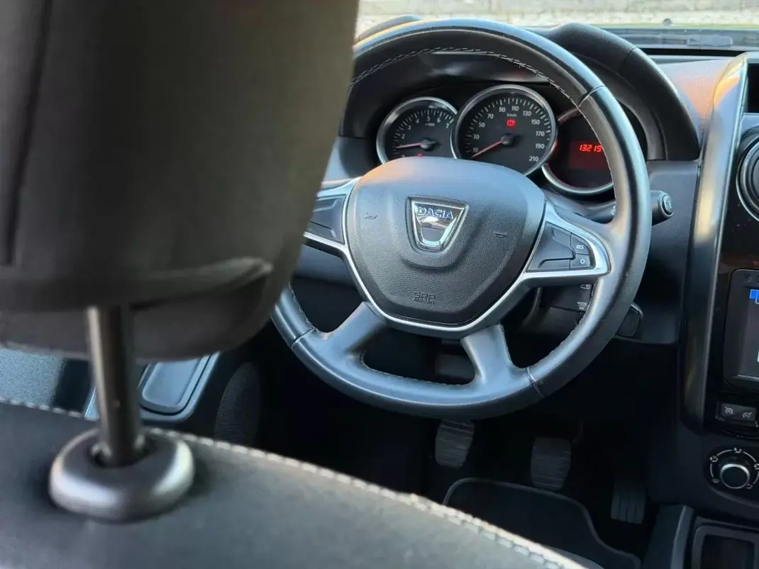 Dacia Duster 2018 - 12900 EUR, 131000 km - AUTO.MOTO.pt - 131000km - foto 8 de 31