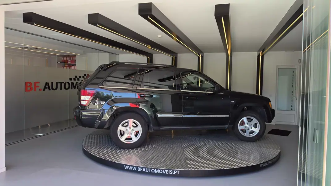 Jeep Grand Cherokee 2005 - 19900 EUR, 267367 km - 267367km - foto 8 de 52
