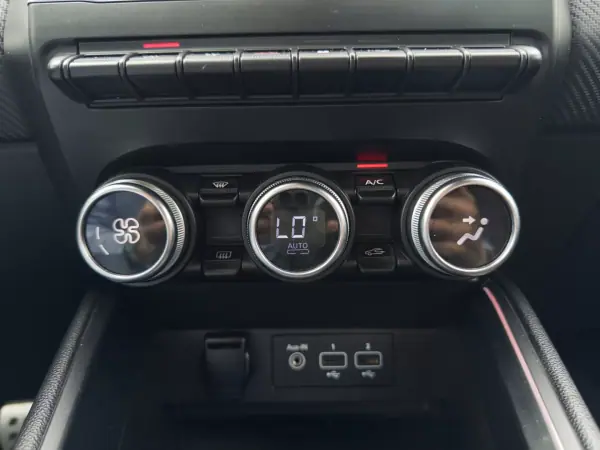 Renault Clio 2020 - 14990 EUR, 113000 km - AUTO.MOTO.pt - 113000km - foto 26 de 38
