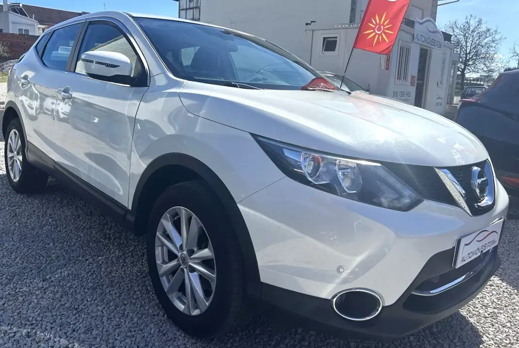 Nissan Qashqai 2017 - 17750 EUR, 67800 km - AUTO.MOTO.pt - 67800km - foto 1 de 17