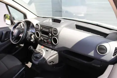 Peugeot Partner 1.6 Blue-HDi Confort L1 2018 - 10000 EUR, 235830 km - AUTO.MOTO.pt - 235830km - foto 14 de 17