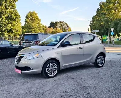 Lancia Ypsilon 2013 - 7250 EUR, 68380 km - foto 6 de 29