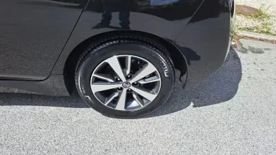 Nissan Leaf 2018 - 12890 EUR, 62000 km - AUTO.MOTO.pt - 62000km - foto 21 de 45