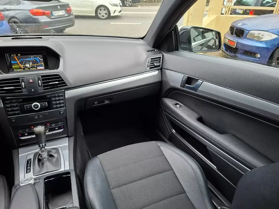 Mercedes-Benz E 250 2009 - 16500 EUR, 134447 km - AUTO.MOTO.pt - 134447km - foto 26 de 29