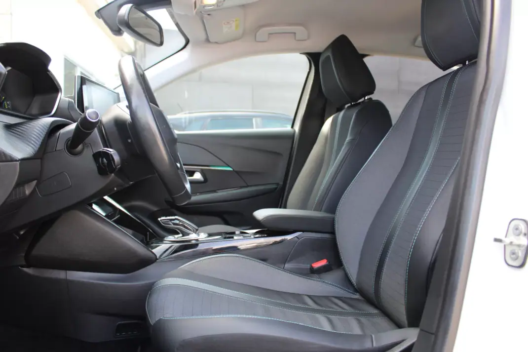 Peugeot e-208 2021 - 16490 EUR, 94000 km - AUTO.MOTO.pt - 94000km - foto 15 de 26