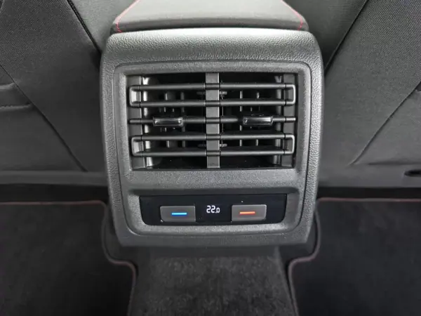 Volkswagen Golf 2021 - 31000 EUR, 38400 km - AUTO.MOTO.pt - 38400km - foto 41 de 42