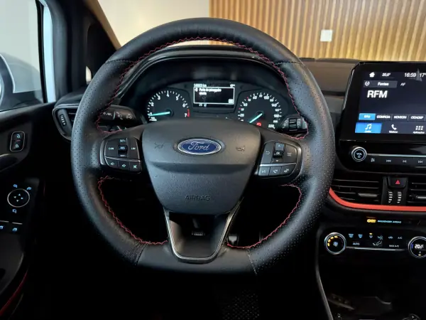 Ford Fiesta 2018 - 11000 EUR, 146800 km - AUTO.MOTO.pt - 146800km - foto 34 de 78