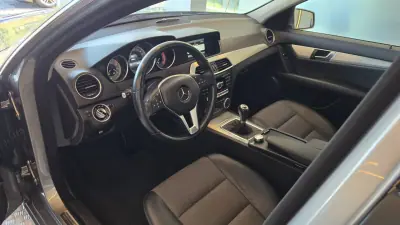 Mercedes-Benz C 180 2014 - 9900 EUR, 299370 km - AUTO.MOTO.pt - 299370km - foto 35 de 52