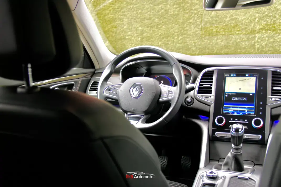 Renault Talisman Sport Tourer 2016 - 14750 EUR, 104000 km - AUTO.MOTO.pt - 104000km - foto 3 de 46