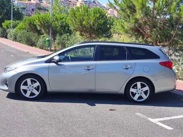 Toyota Auris Touring Sports 2015 - 11480 EUR, 229000 km - AUTO.MOTO.pt - 229000km - foto 12 de 39