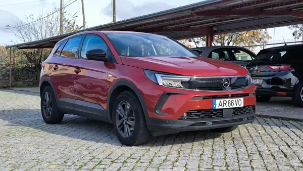 Opel Grandland 2022 - 22900 EUR, 49530 km - AUTO.MOTO.pt - 49530km - foto 2 de 10