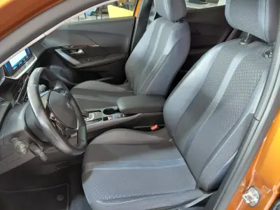 Peugeot e-2008 2020 - 16800 EUR, 98000 km - AUTO.MOTO.pt - 98000km - foto 20 de 23