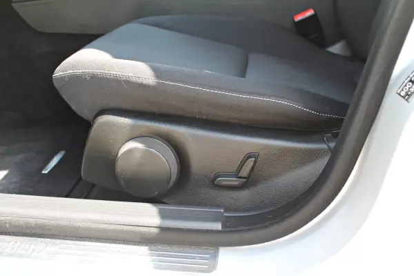 Mercedes-Benz C 220 2013 - 15900 EUR, 122723 km - AUTO.MOTO.pt - 122723km - foto 11 de 27