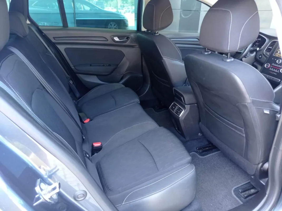 Renault Mégane Sport Tourer 2018 - 10990 EUR, 254300 km - AUTO.MOTO.pt - 254300km - foto 14 de 14