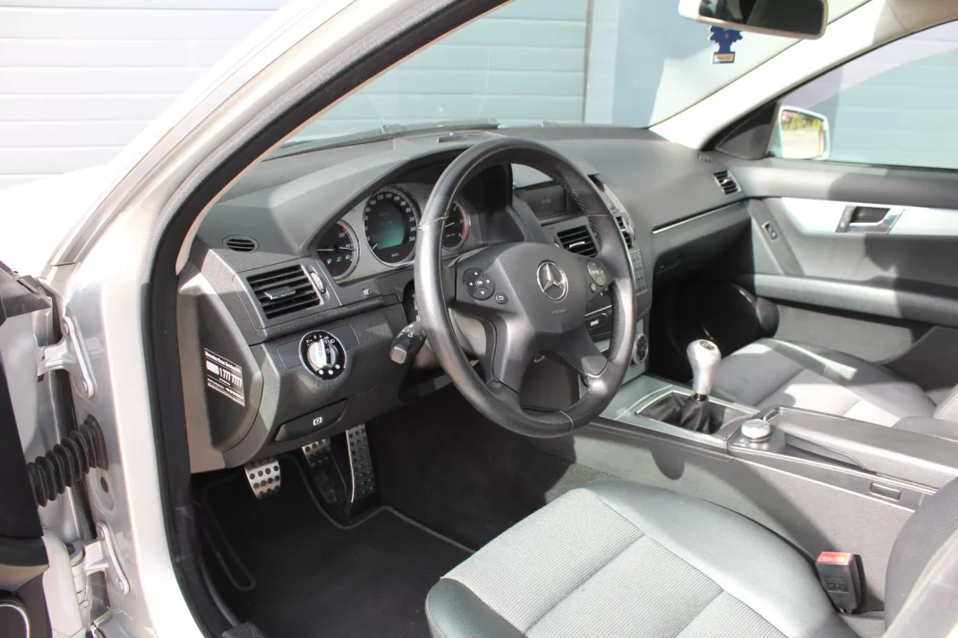 Mercedes-Benz C 250 2008 - 12990 EUR, 241176 km - AUTO.MOTO.pt - 241176km - foto 7 de 18