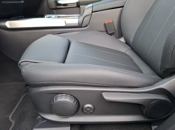 Mercedes-Benz EQB 2025 - 25800 EUR, 10000 km - 10000km - foto 4 de 7