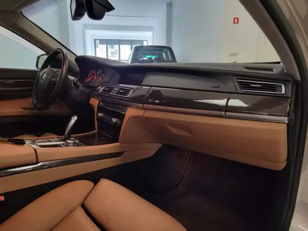 BMW 730 2009 - 23500 EUR, 107760 km - AUTO.MOTO.pt - 107760km - foto 22 de 54