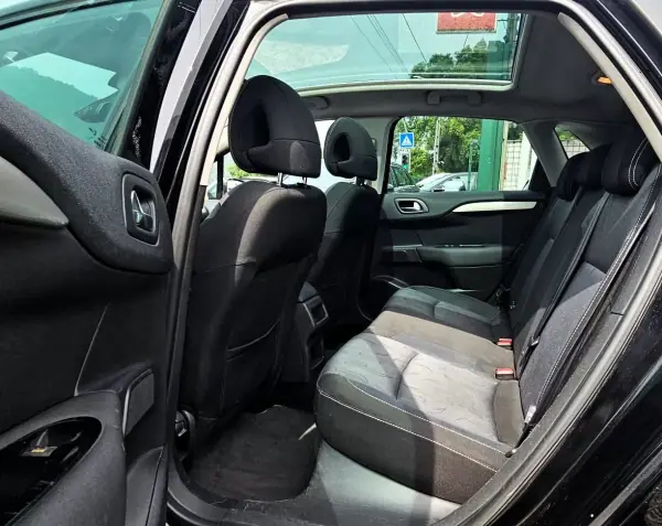 Citroën C4 2011 - 6500 EUR, 290000 km - AUTO.MOTO.pt - 290000km - foto 15 de 20