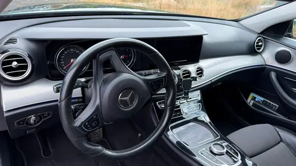 Mercedes-Benz E 220 2017 - 15500 EUR, 450000 km - AUTO.MOTO.pt - 450000km - foto 11 de 24