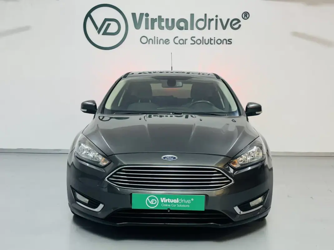 Ford Focus 2015 - 9750 EUR, 182000 km - AUTO.MOTO.pt - 182000km - foto 2 de 49