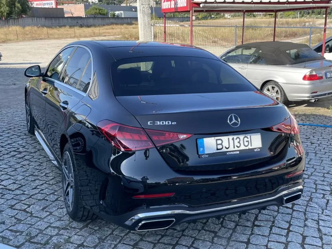 Mercedes-Benz C 300e 2024 - 54750 EUR, 5253 km - AUTO.MOTO.pt - 5253km - foto 14 de 15