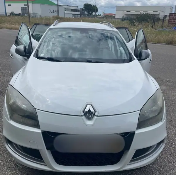 Renault Mégane Sport Tourer 2011 - 4999 EUR, 257000 km - AUTO.MOTO.pt - 257000km - foto 3 de 15