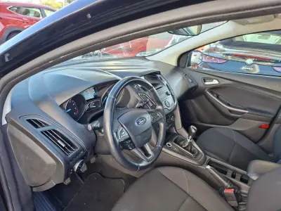 Ford Focus 2018 - 9850 EUR, 109500 km - AUTO.MOTO.pt - 109500km - foto 25 de 26