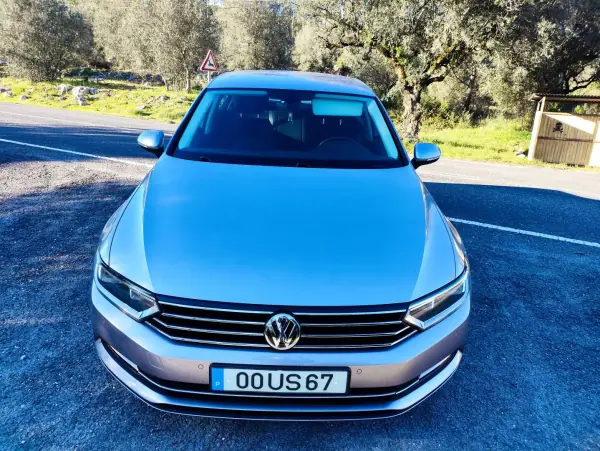Volkswagen Passat 2018 - 17250 EUR, 120700 km - AUTO.MOTO.pt - 120700km - foto 6 de 13