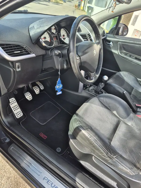 Peugeot 207 CC 2007 - 5990 EUR, 174000 km - AUTO.MOTO.pt - 174000km - foto 9 de 15