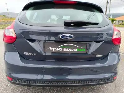 Ford Focus 2014 - 9900 EUR, 168000 km - AUTO.MOTO.pt - 168000km - foto 9 de 21