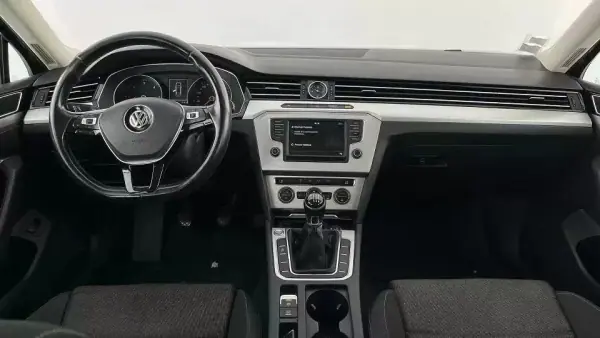 Volkswagen Passat 2016 - 9250 EUR, 190000 km - AUTO.MOTO.pt - 190000km - foto 5 de 23