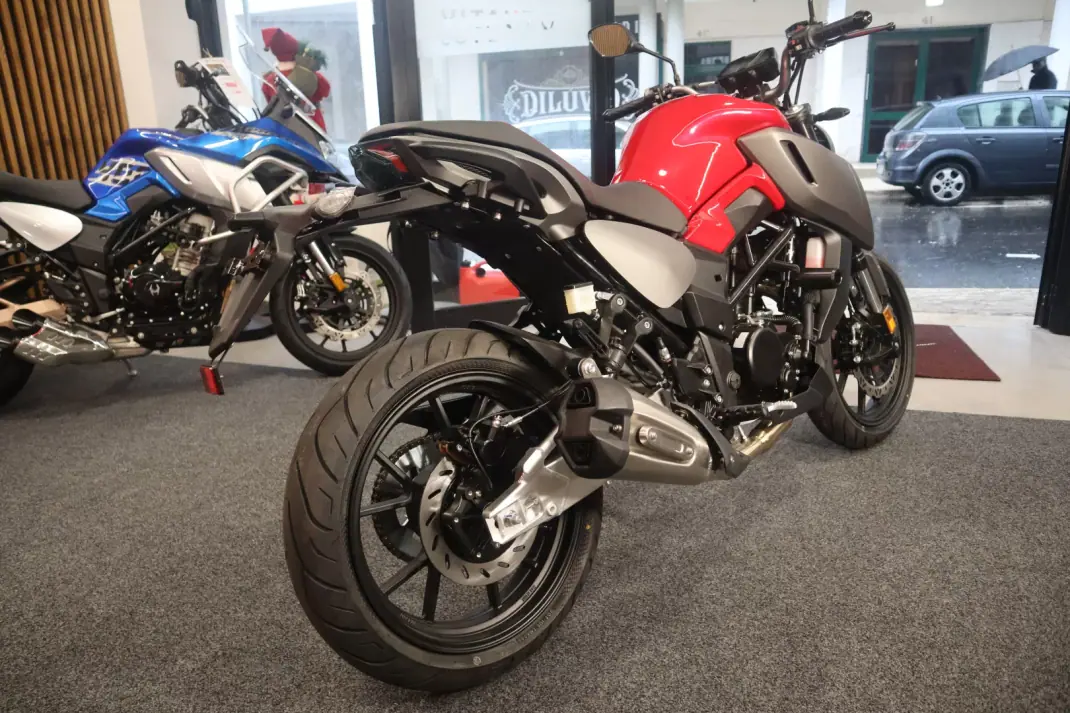 2026 - 3550 EUR, 1 km - AUTO.MOTO.pt - 1km - foto 3 de 12