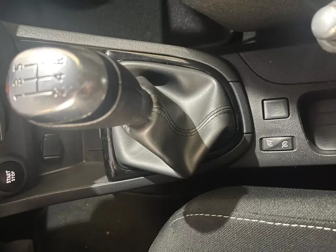 Renault Clio 2019 - 11750 EUR, 106000 km - AUTO.MOTO.pt - 106000km - foto 38 de 45