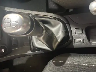 Renault Clio 2019 - 11750 EUR, 106000 km - AUTO.MOTO.pt - 106000km - foto 38 de 45