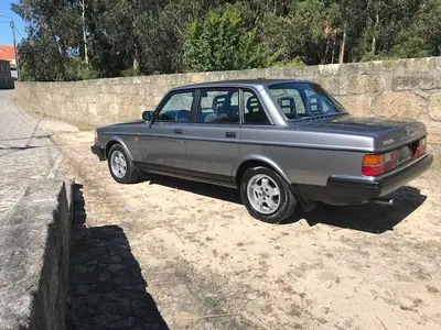Volvo 244 1987 - 10500 EUR, 317000 km - AUTO.MOTO.pt - 317000km - foto 8 de 41