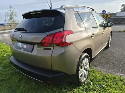 Peugeot 2008 2015 - 8999 EUR, 70466 km - AUTO.MOTO.pt - 70466km - foto 6 de 16
