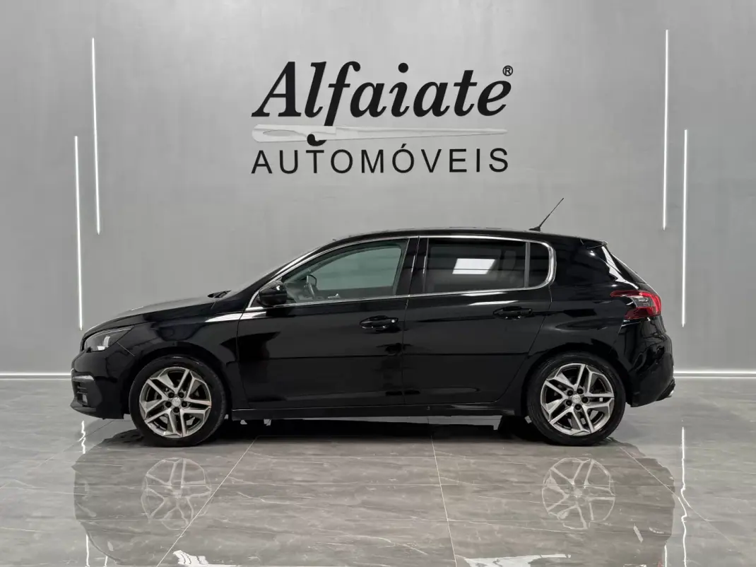 Peugeot 308 2018 - 11890 EUR, 159000 km - AUTO.MOTO.pt - 159000km - foto 5 de 35