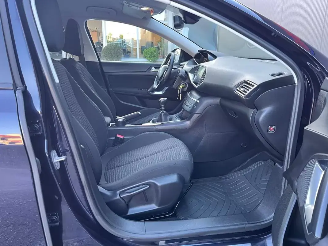 Peugeot 308 2019 - 10900 EUR, 131000 km - AUTO.MOTO.pt - 131000km - foto 25 de 27