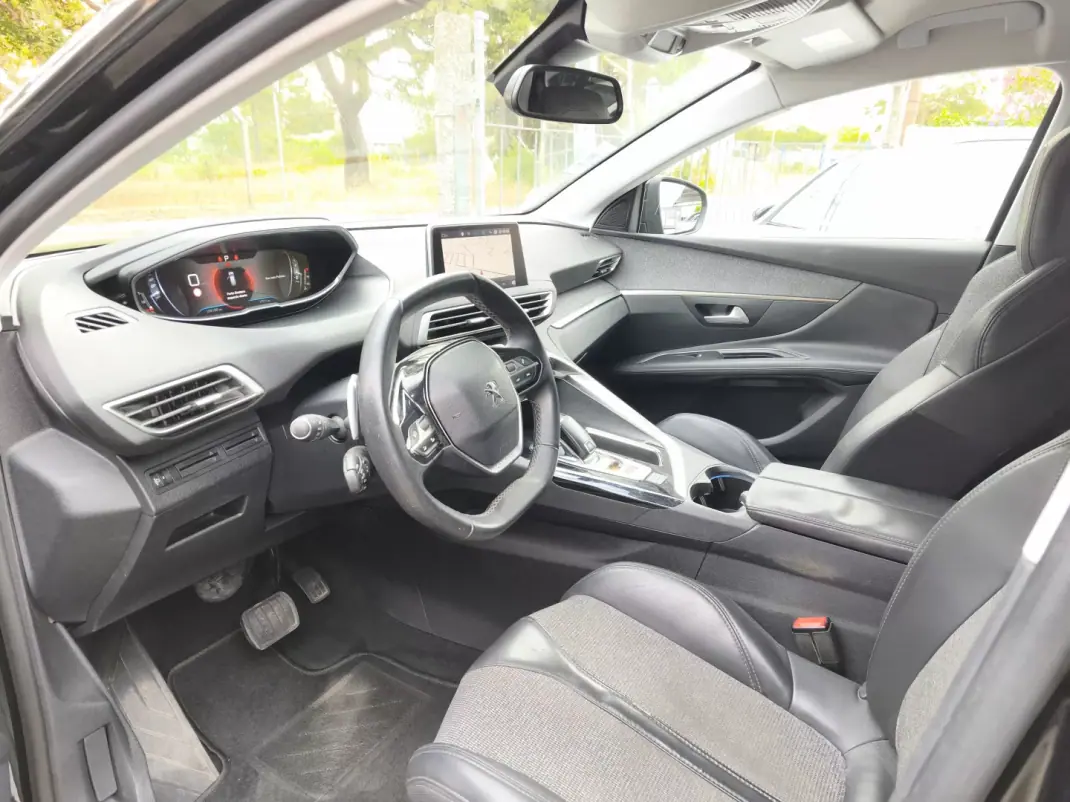 Peugeot 3008 2017 - 17900 EUR, 125000 km - 125000km - foto 6 de 10