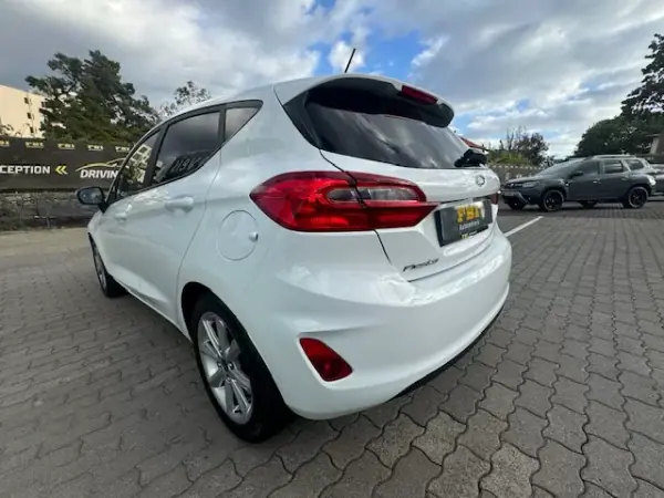Ford Fiesta 2021 - 13900 EUR, 87990 km - AUTO.MOTO.pt - 87990km - foto 9 de 12