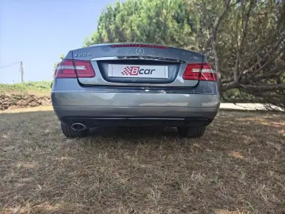 Mercedes-Benz E 220 2010 - 15499 EUR, 202000 km - AUTO.MOTO.pt - 202000km - foto 10 de 35