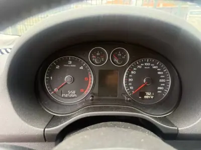 Audi A3 Sportback 2010 - 12250 EUR, 199472 km - AUTO.MOTO.pt - 199472km - foto 8 de 15