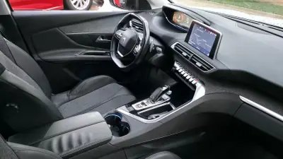 Peugeot 3008 2018 - 16990 EUR, 131000 km - AUTO.MOTO.pt - 131000km - foto 18 de 23