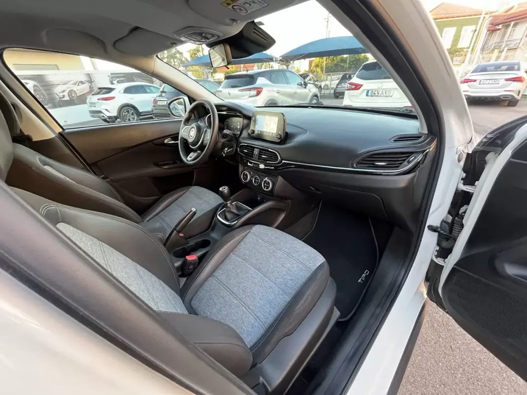 Fiat Tipo Cross 2022 - 14950 EUR, 98000 km - AUTO.MOTO.pt - 98000km - foto 34 de 53
