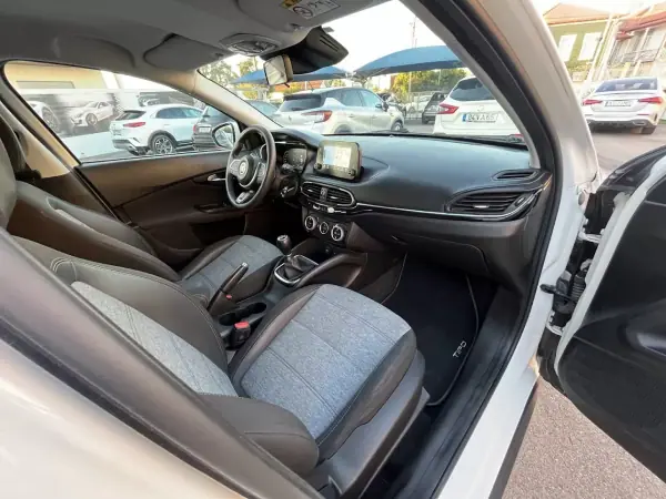 Fiat Tipo Cross 2022 - 14950 EUR, 98000 km - AUTO.MOTO.pt - 98000km - foto 34 de 53