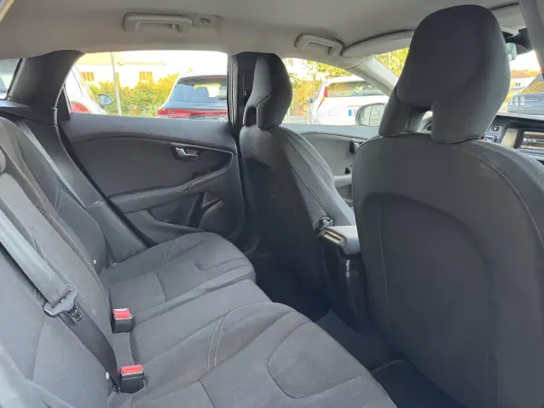 Volvo V40 Cross Country 2014 - 13500 EUR, 149000 km - AUTO.MOTO.pt - 149000km - foto 14 de 34