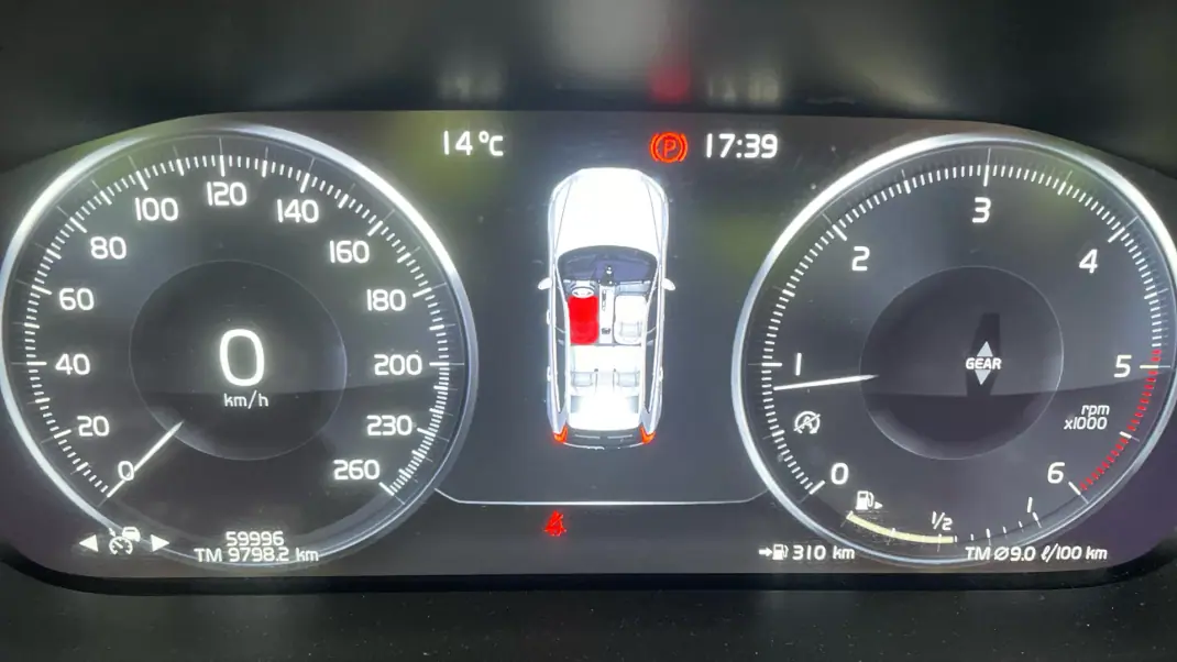 Volvo XC 60 2020 - 34999 EUR, 59321 km - AUTO.MOTO.pt - 59321km - foto 4 de 8