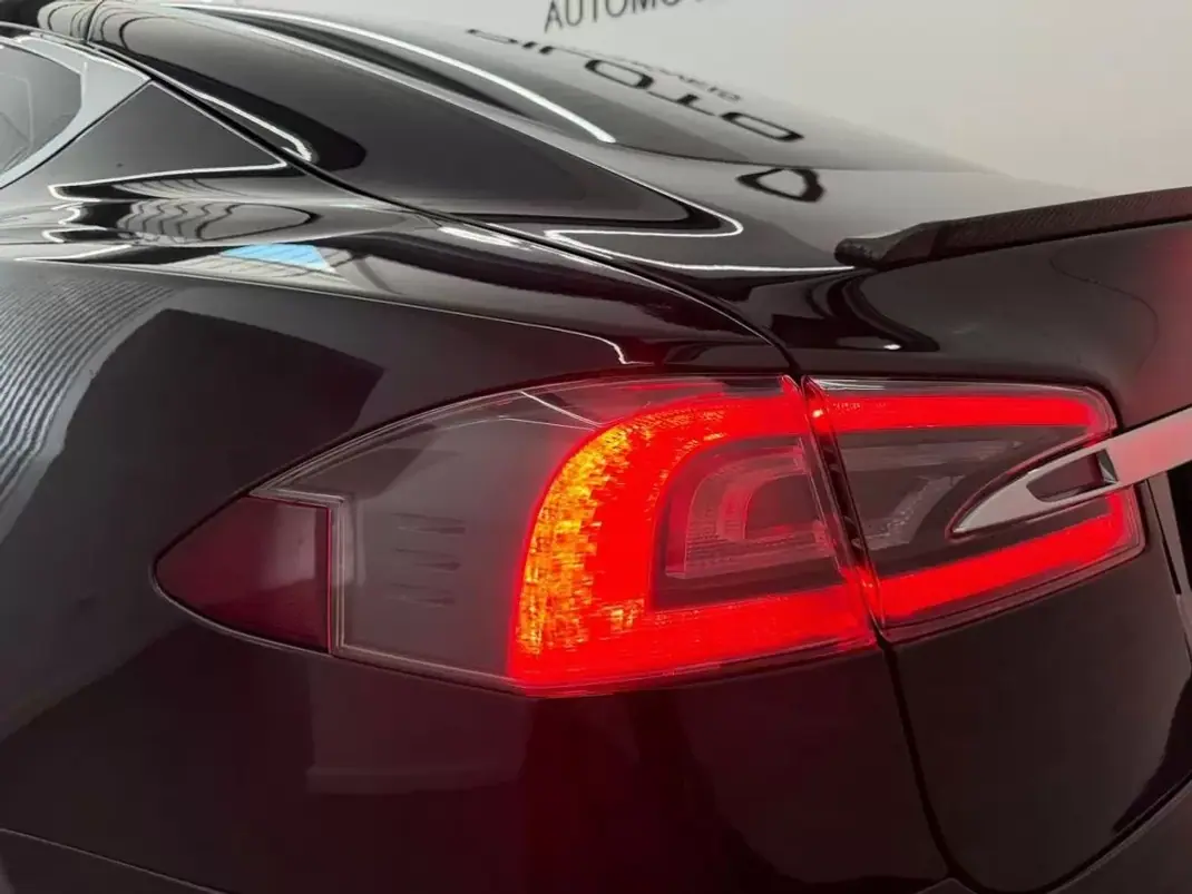 Tesla Model S 2017 - 19990 EUR, 237000 km - AUTO.MOTO.pt - 237000km - foto 8 de 37
