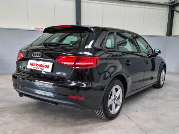 Audi A3 Sportback 2019 - 19800 EUR, 122935 km - AUTO.MOTO.pt - 122935km - foto 5 de 11